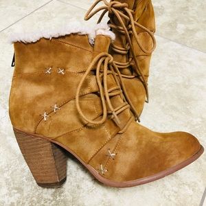 Hot rated heeled boots